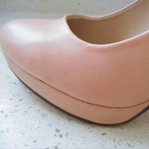 Call It Spring Nude Heels w/ Gold Hardware Sz 7.5 - Picture 6 of 10